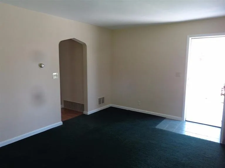 302 Swan Cir photo 1