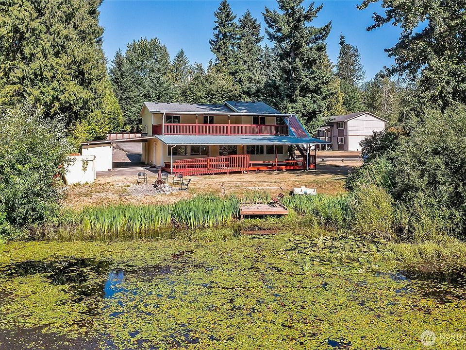 Nestled on a private & secluded cul-de-sac & backs to 75ft of waterfront.>