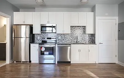 200 W 10th St #401 — Photo 5