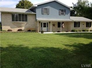 230 Cherrywood Dr, Wind Gap, PA 18091