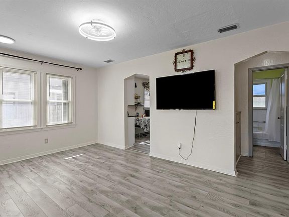 4th image of 3152 13TH AVENUE N
