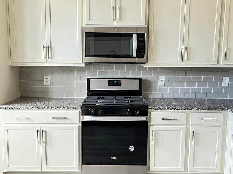 711 Chard Ln — Photo 7