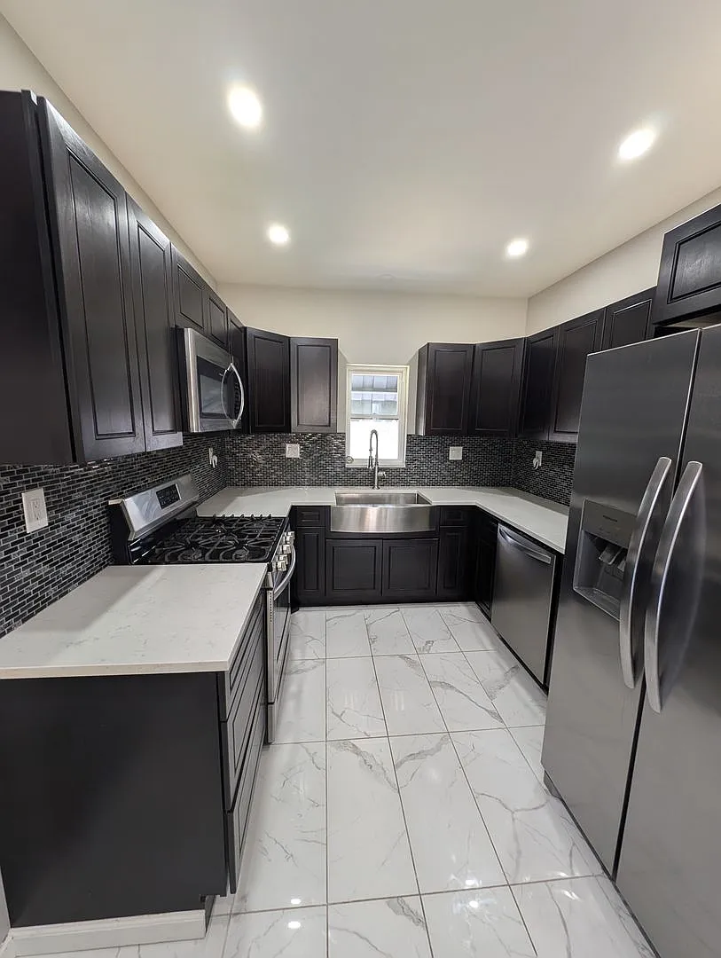 3Bed/2 Bath Home in Southside -- Available NOW! — Photo 1