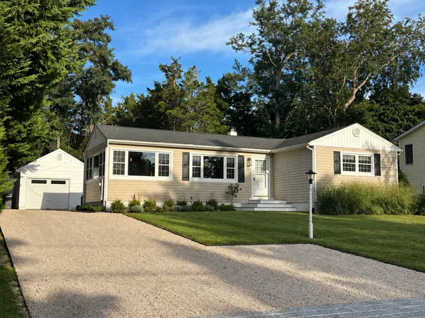 34 Westwood Dr, Sag Harbor, NY 11963