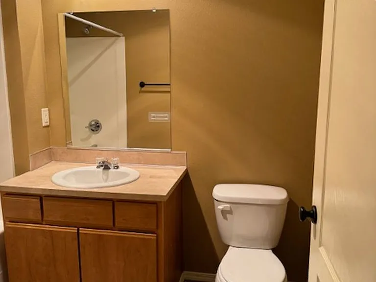 195-Santiam Village Apartments — Photo 34