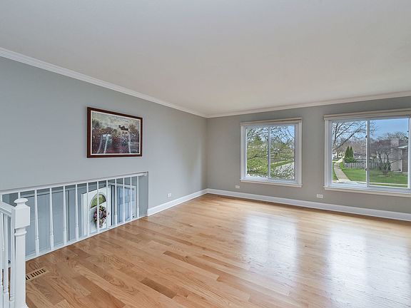 4th image of 1538 Castlewood Dr