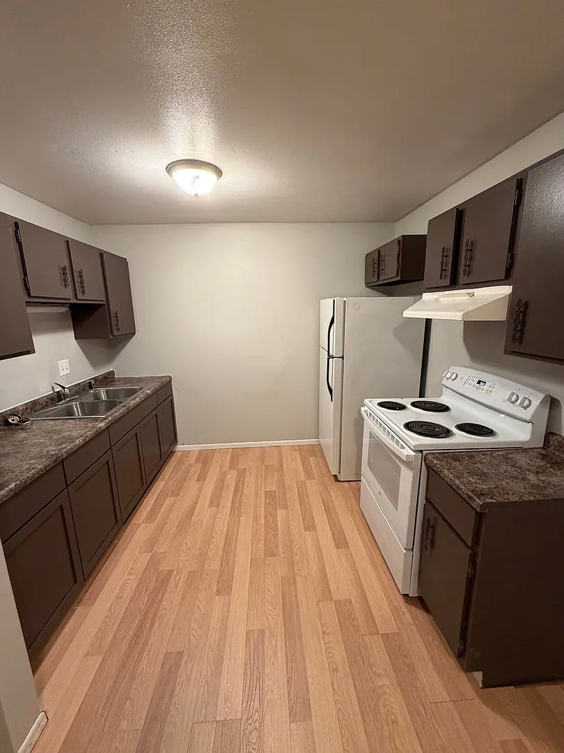 152 E. Vienna St — Photo 2