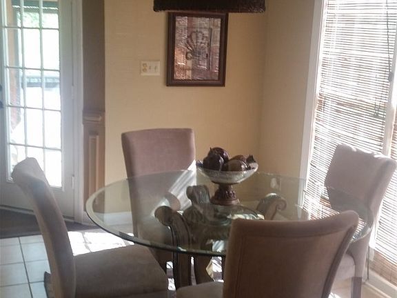3rd image of 24 Southpointe Dr
