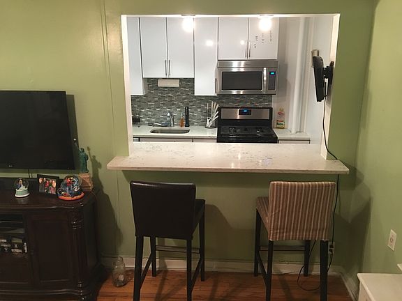 5th image of 3047 Hobart St #1P
