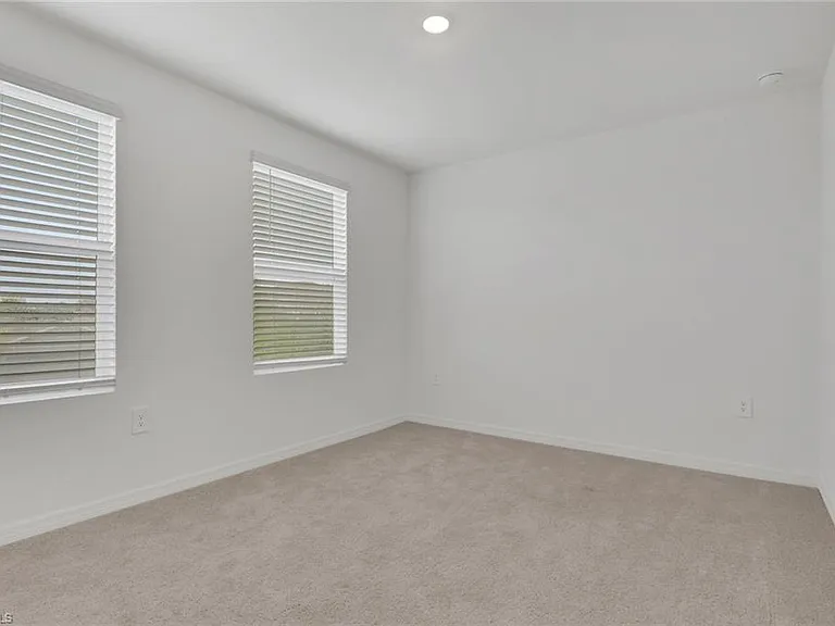 19550 Fairhill Ct — Photo 28