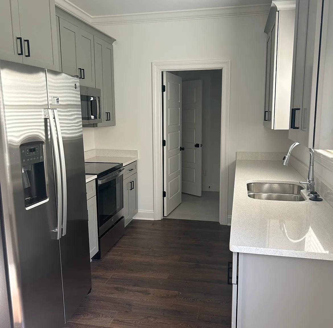3 bed, 3.5 bath, 1800 sqft, $3,300 — Photo 3