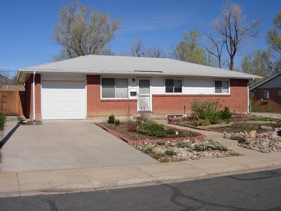 Lots of garden area in front