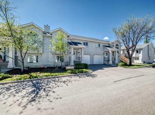 19 N Sunlake Gdns SE, Calgary, AB T2X3G4
