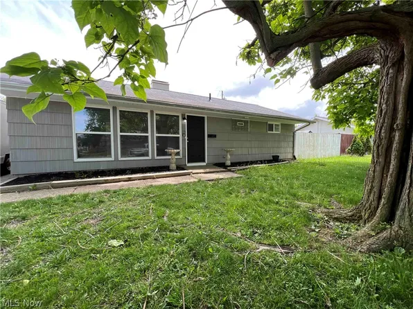 4219 Meadow Ln, Lorain, OH 44055