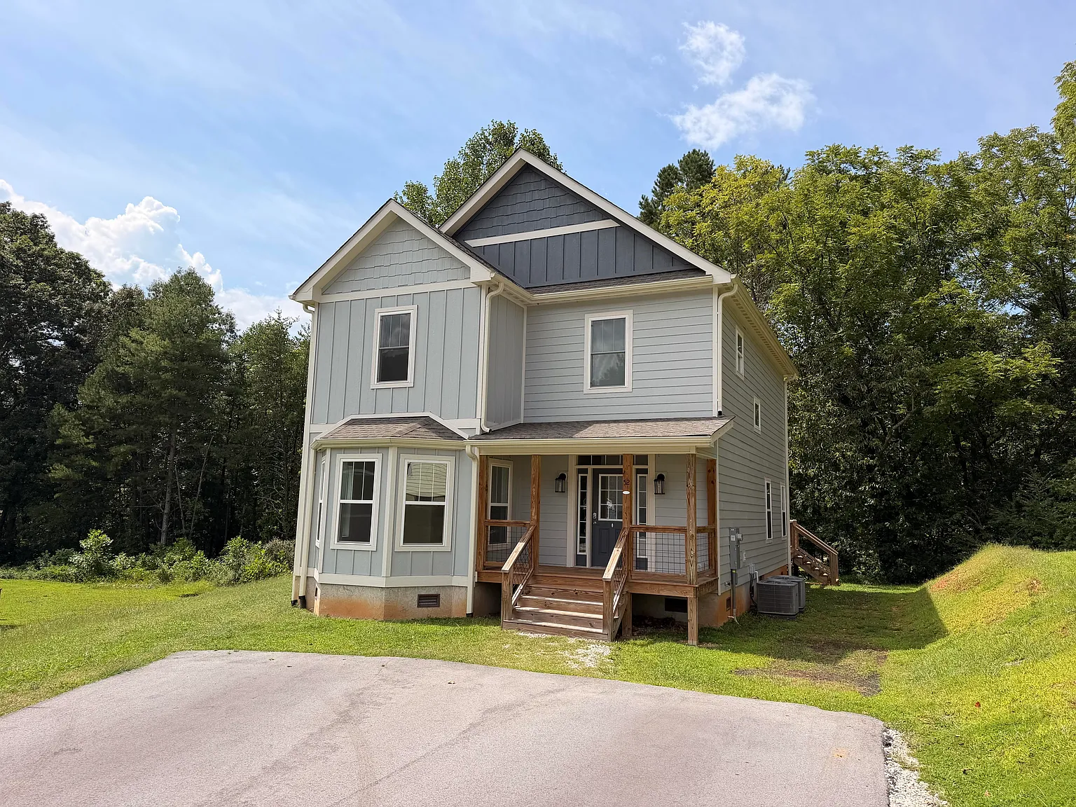 3 bed, 2.5 bath, 2097 sqft, $2,000 — Photo 1