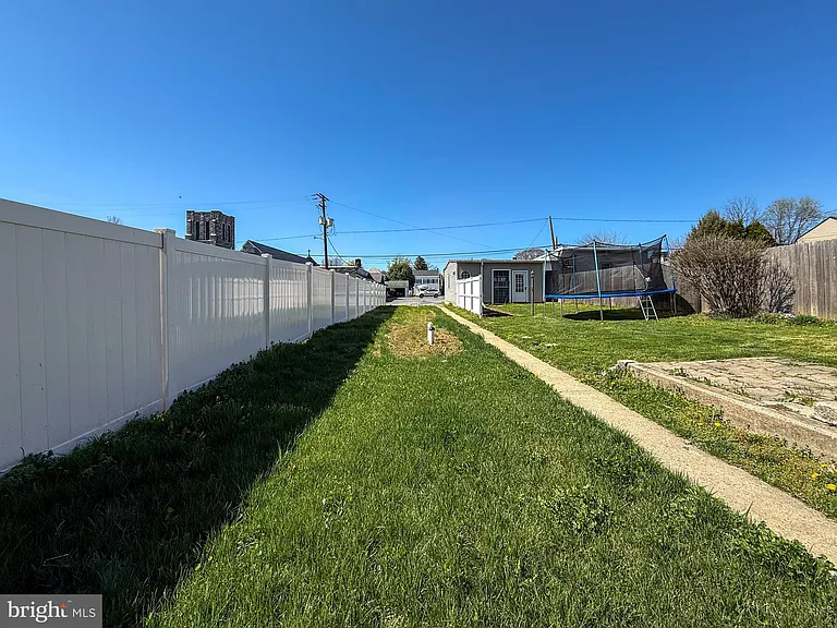521 Locust St — Photo 19