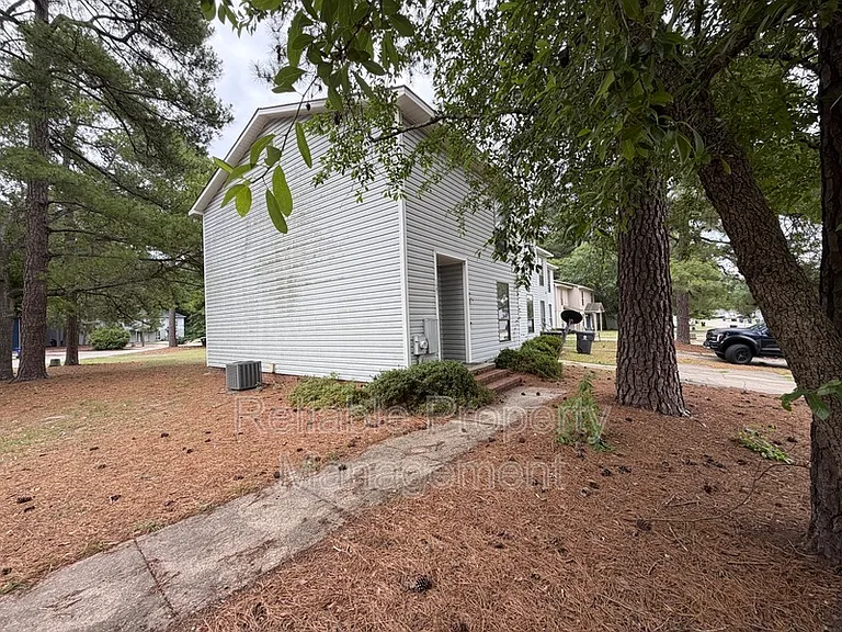1401 Tangora Ln — Photo 2