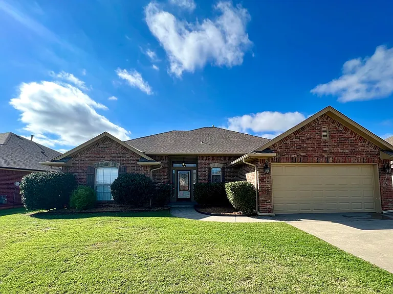 324 Madison Place Dr — Photo 2