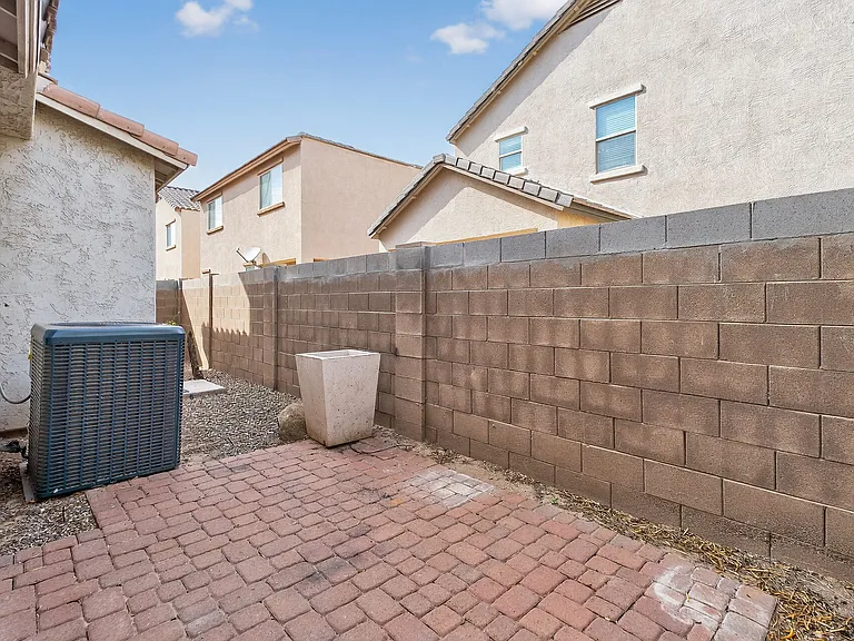 12034 W Polk St — Photo 38