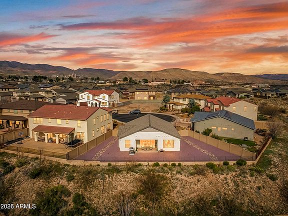 3rd image of 407 MCKINNON Road