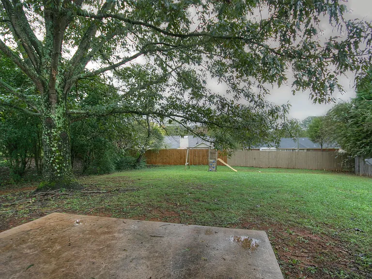 104 Hollington Dr NE — Photo 22