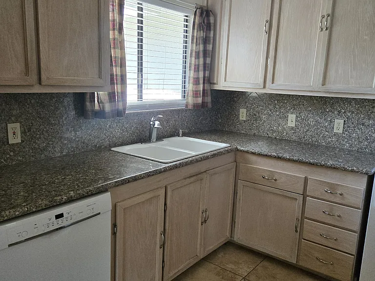 1428 Park Ave — Photo 15