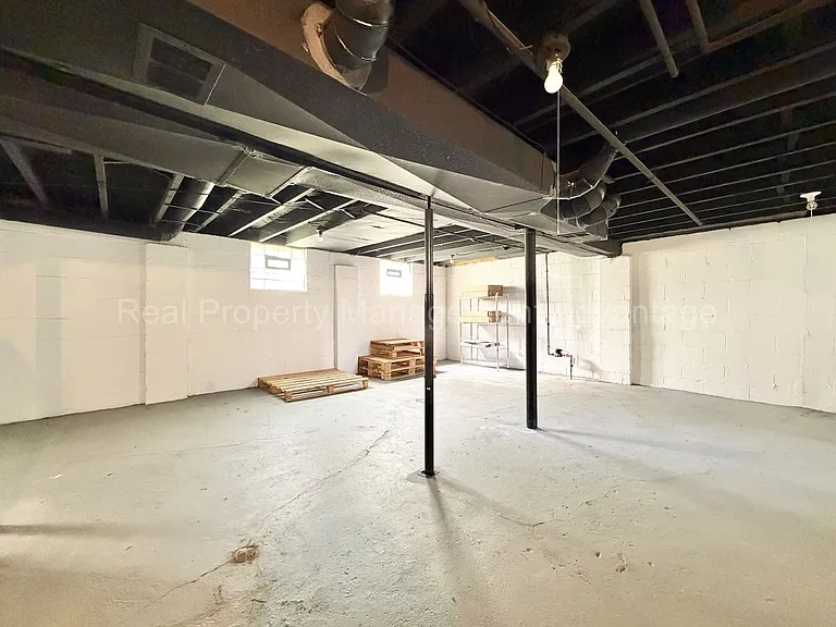 1330 E Chesterfield St — Photo 28