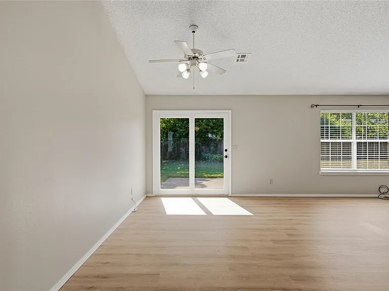 1919 N Radcliffe Ave — Photo 11