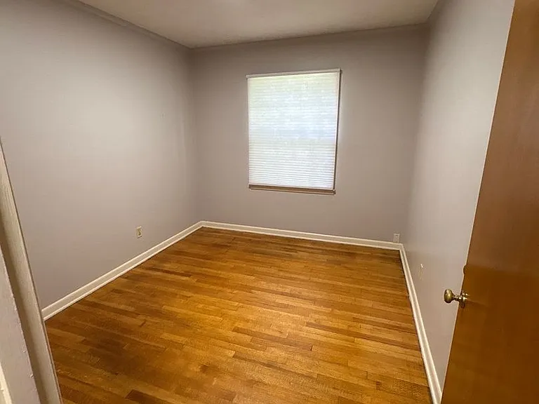 1552 Delmont Rd — Photo 14