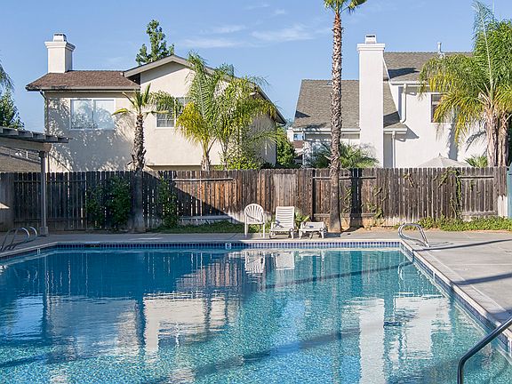 4th image of 827 Mimosa Creek Ln