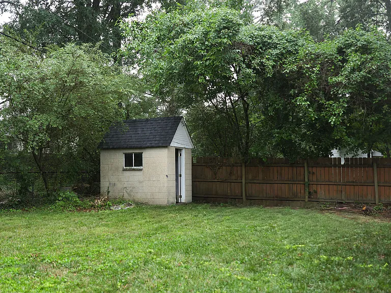 7902 Woodman Rd — Photo 25