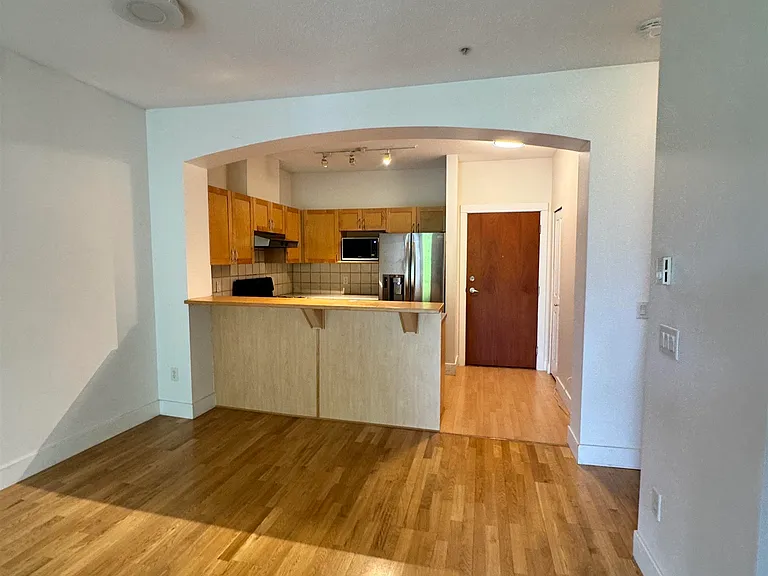 2338 Western Pkwy #401 — Photo 1