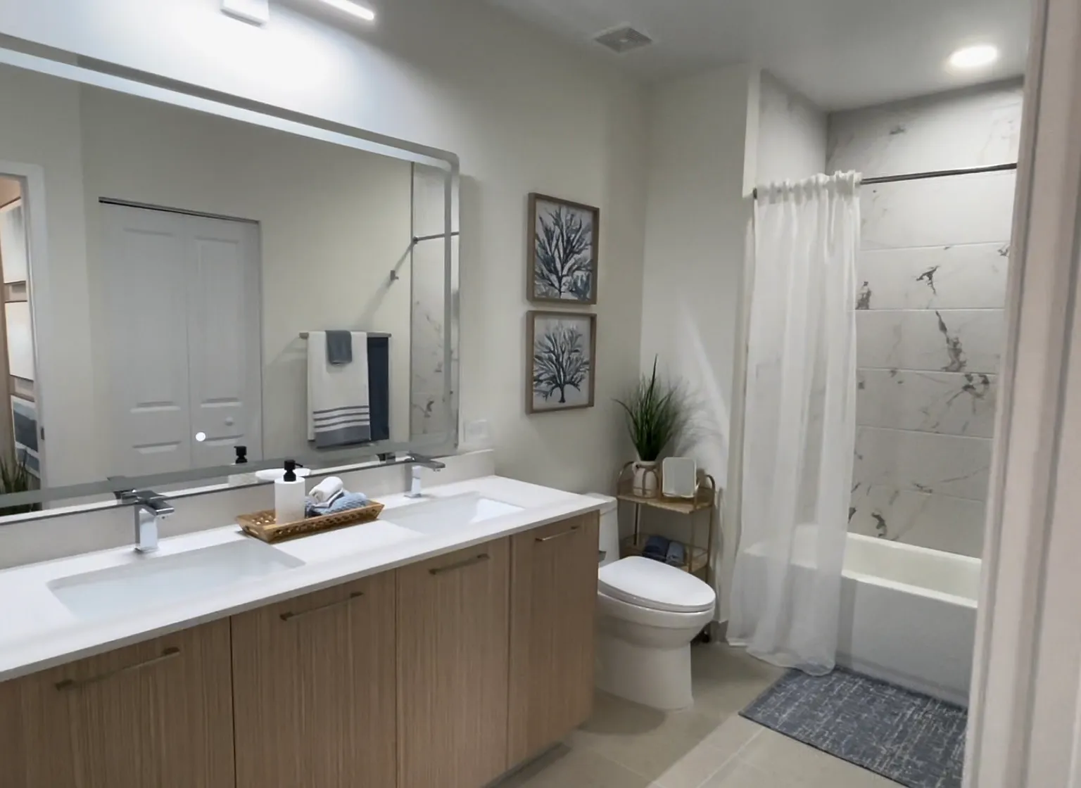 2 bed, 2.0 bath, 1005 sqft, $2,550 — Photo 2
