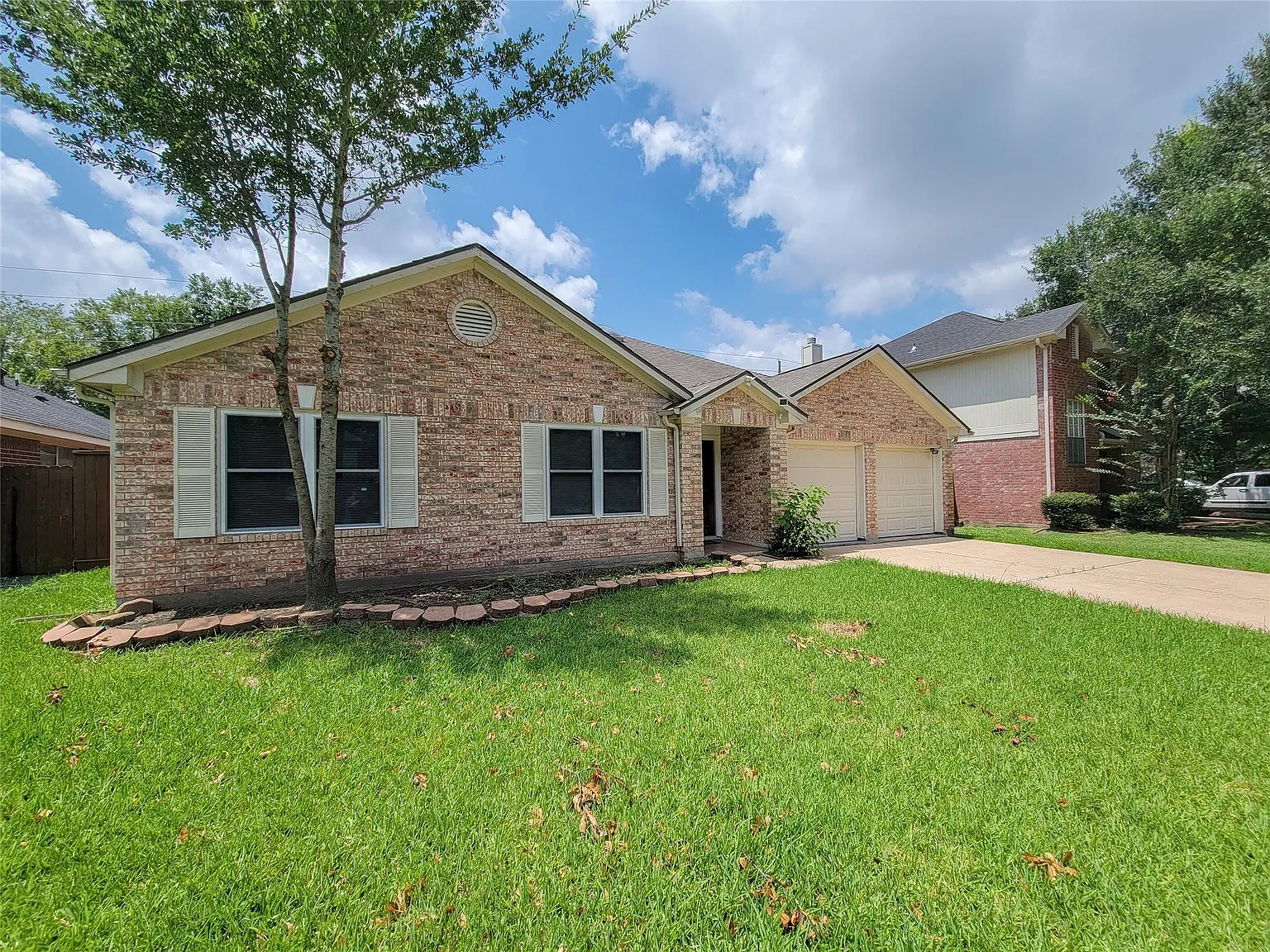 4 bed, 2.0 bath, 1915 sqft, $2,200 — Photo 3
