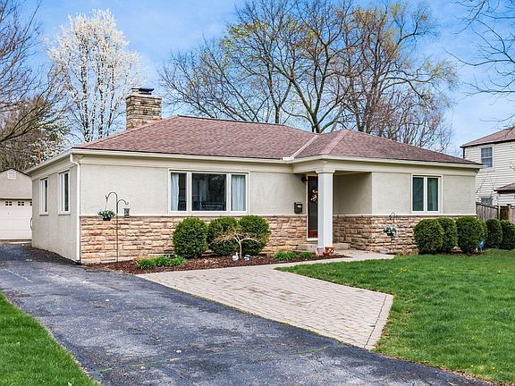 3rd image of 1490 College Hill Dr