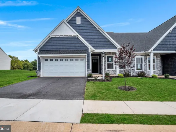 911 Shadowbrooke Dr, Dover, PA 17315