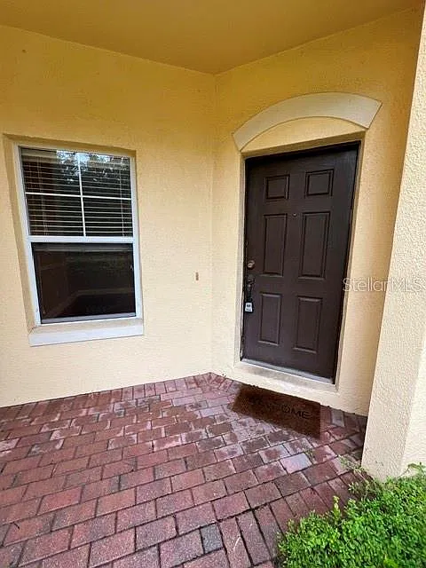 3 bed, 2.5 bath, 2116 sqft, $2,300 — Photo 2