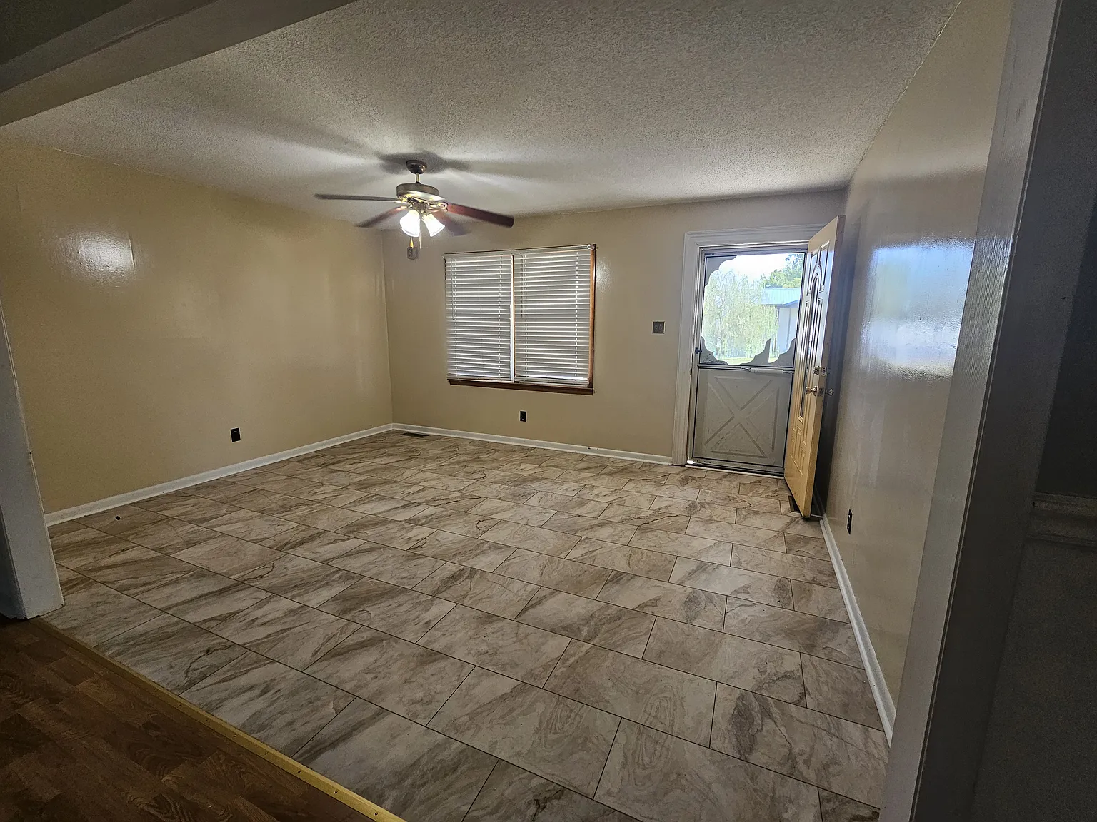 3 bed, 1104 sqft, $1,000 — Photo 3