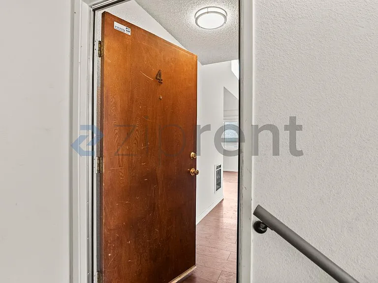 2837 55th Ave #4 — Photo 3