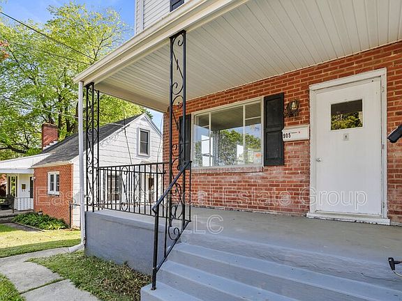 3rd image of 905 Marion St