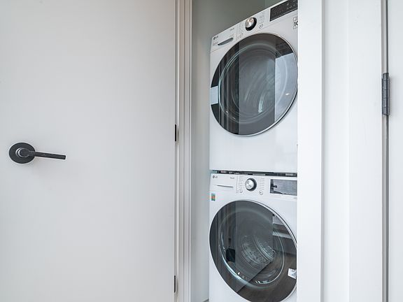 5th image of 2621 W Oxford St #401