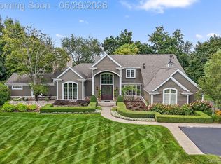 864 Pine Needle Trl, Rochester, MI 48306