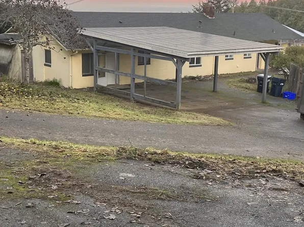 28314 Emerald Dr, Gold Beach, OR 97444