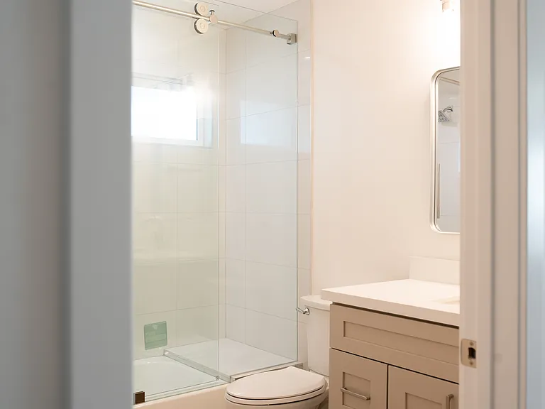 1200 N Hobart Blvd — Photo 4