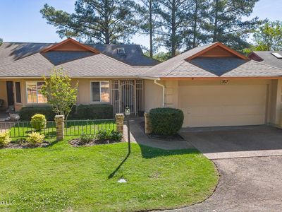357 Cascades Cir E, Clinton, MS, 39056