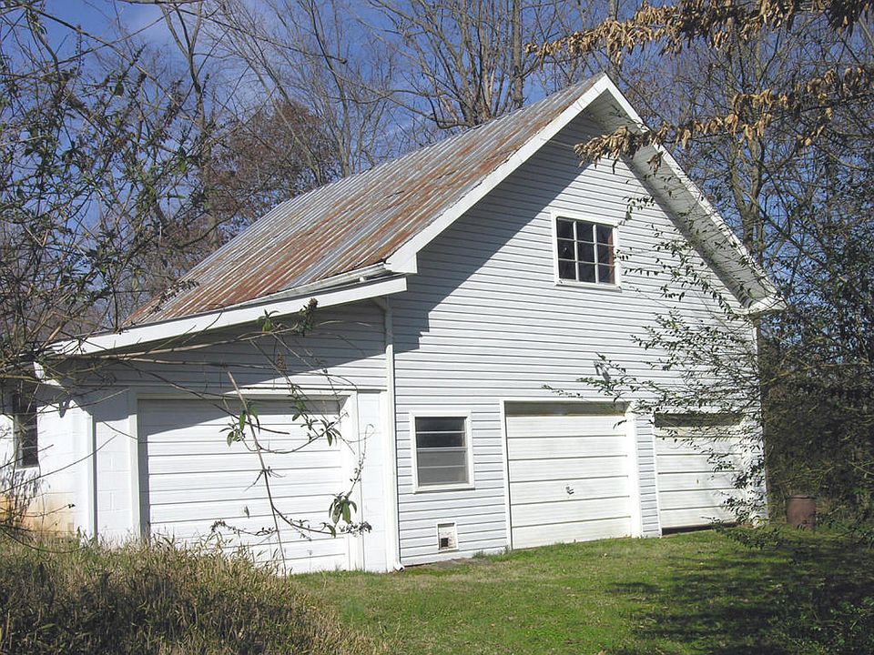 2nd image of 413 Hunt St