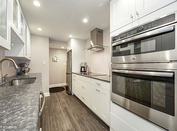 3rd image of 2800 Maple Ave APT 12B