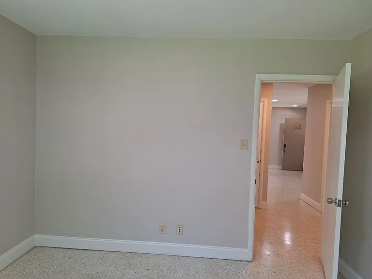 6826 Dorchester Dr — Photo 24
