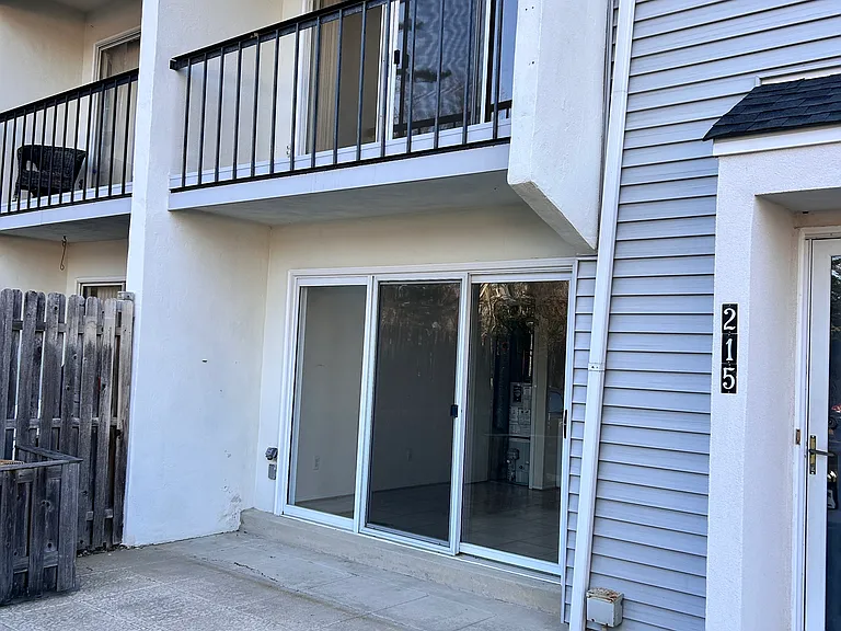 215 E Chelsea Cir — Photo 11