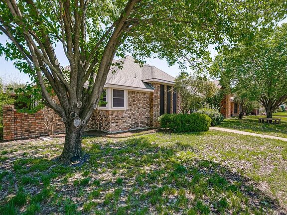 3rd image of 406 N Winding Oaks Dr